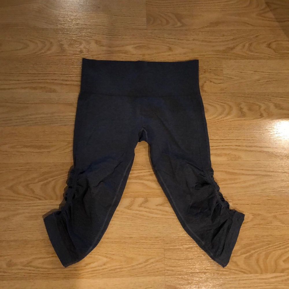 Lululemon side scrunch crop yoga pants